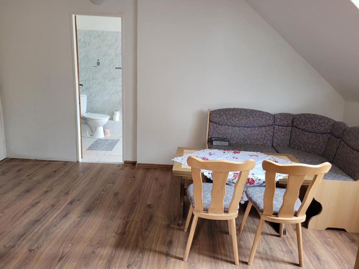 Studentska Apartments 卡罗维发利 外观 照片